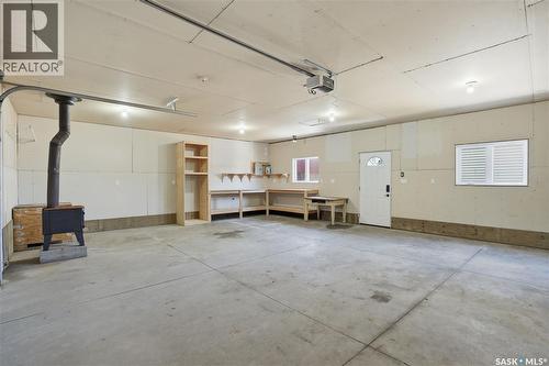 210 Padget Crescent, Saskatoon, SK - Indoor Photo Showing Garage