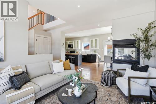 210 Padget Crescent, Saskatoon, SK - Indoor Photo Showing Living Room