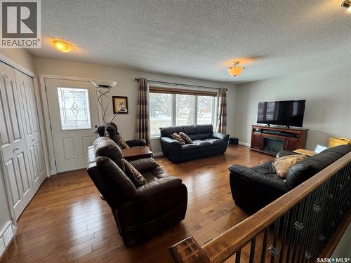 218 5Th Avenue E, Biggar, SK - Indoor Photo Showing Living Room