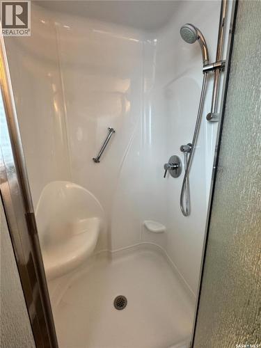 218 5Th Avenue E, Biggar, SK - Indoor Photo Showing Bathroom