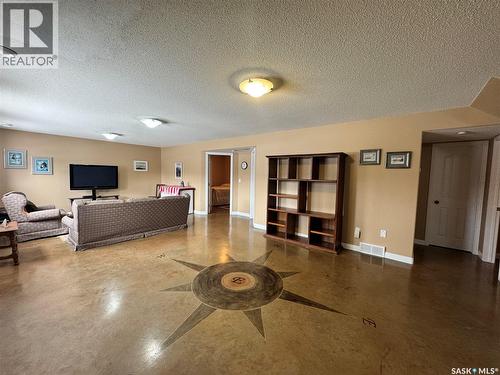 218 5Th Avenue E, Biggar, SK - Indoor Photo Showing Living Room