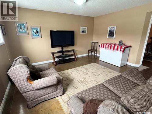 218 5Th Avenue E, Biggar, SK - Indoor