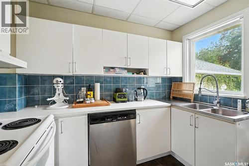 1009 Mcpherson Avenue, Saskatoon, SK - Indoor Photo Showing Kitchen With Double Sink