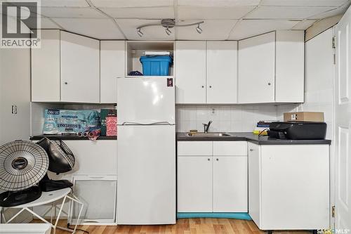 1009 Mcpherson Avenue, Saskatoon, SK - Indoor Photo Showing Kitchen