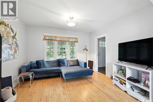 1009 Mcpherson Avenue, Saskatoon, SK - Indoor Photo Showing Living Room