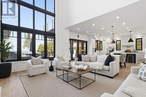 7 Campview Road, Hamilton, ON - Indoor Photo Showing Living Room With Fireplace