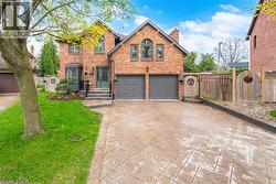 464 DELANEY Court  Burlington, ON L7L 5T6