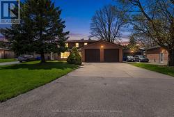 16 WENDERLY DRIVE Aurora, ON L4G 1V4
