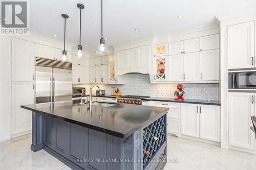 11 Algoma Drive, Vaughan, ON - Indoor Photo Showing Kitchen With Upgraded Kitchen