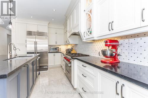 11 Algoma Drive, Vaughan, ON - Indoor Photo Showing Kitchen With Upgraded Kitchen