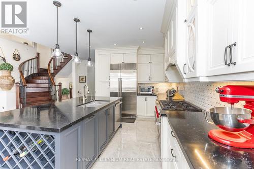 11 Algoma Drive, Vaughan, ON - Indoor Photo Showing Kitchen With Double Sink With Upgraded Kitchen