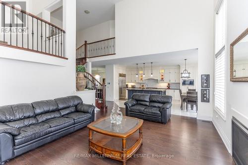 11 Algoma Drive, Vaughan, ON - Indoor Photo Showing Living Room