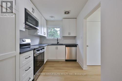1488 Swanage Crescent Sw, Mississauga, ON - Indoor Photo Showing Kitchen