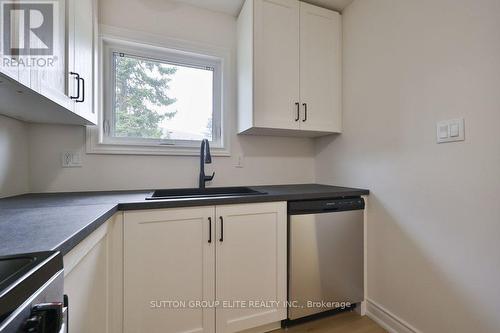 1488 Swanage Crescent Sw, Mississauga, ON - Indoor Photo Showing Kitchen