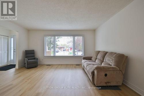 1488 Swanage Crescent Sw, Mississauga, ON - Indoor Photo Showing Living Room