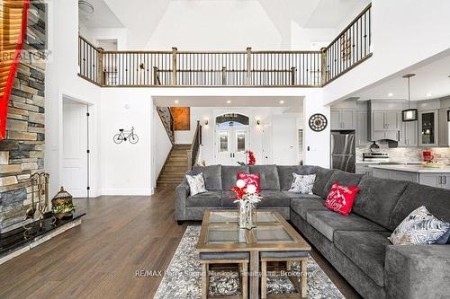 730 124 Highway, Mckellar, ON - Indoor Photo Showing Living Room