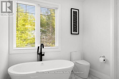 730 124 Highway, Mckellar, ON - Indoor Photo Showing Bathroom
