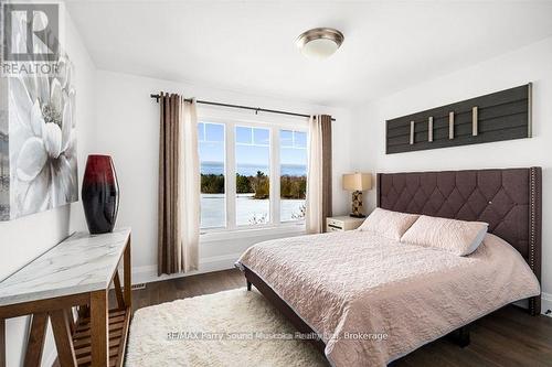 730 124 Highway, Mckellar, ON - Indoor Photo Showing Bedroom