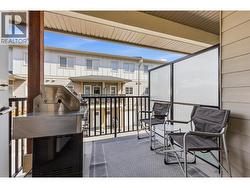 Front patio with a BBQ gas hook up and privacy screen - 