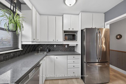 419 East 42Nd Street, Hamilton, ON - Indoor Photo Showing Kitchen With Stainless Steel Kitchen