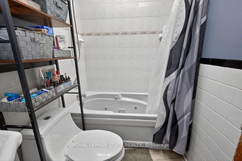 419 East 42Nd Street, Hamilton, ON - Indoor Photo Showing Bathroom