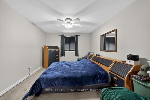 419 East 42Nd Street, Hamilton, ON - Indoor Photo Showing Bedroom
