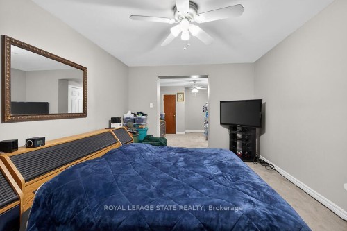 419 East 42Nd Street, Hamilton, ON - Indoor Photo Showing Bedroom