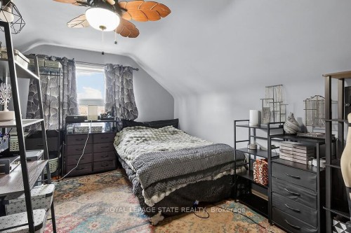 419 East 42Nd Street, Hamilton, ON - Indoor Photo Showing Bedroom