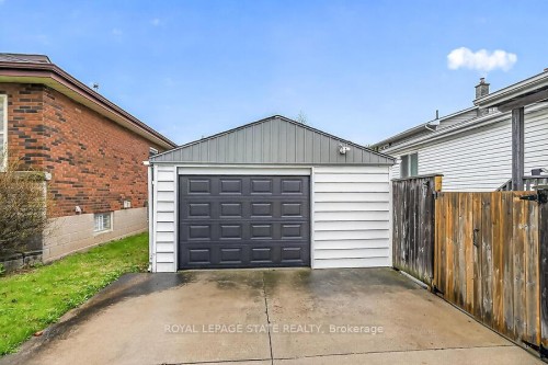 419 East 42Nd Street, Hamilton, ON - Outdoor With Exterior