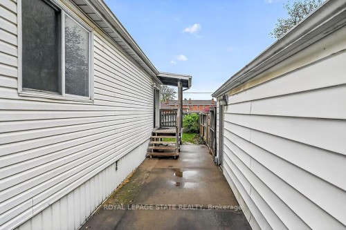 419 East 42Nd Street, Hamilton, ON - Outdoor With Exterior