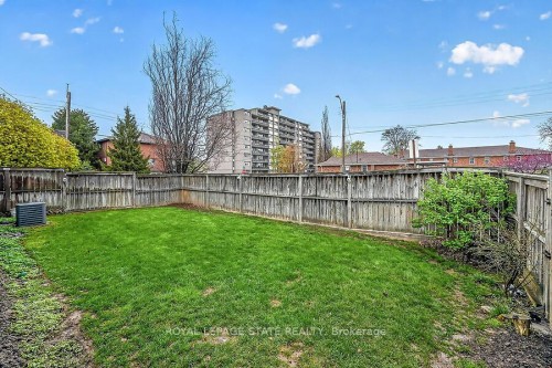 419 East 42Nd Street, Hamilton, ON - Outdoor With Backyard