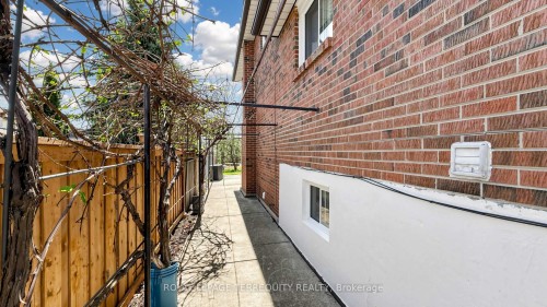 2526 Kingsberry Crescent, Mississauga, ON 