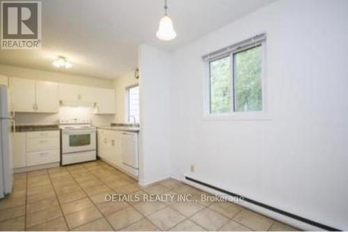 Kitchen & breakfast area - 862 Grenon Avenue, Ottawa, ON - Indoor Photo Showing Kitchen