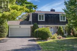 10 COSBURN AVENUE Ottawa, ON K2H 8A1