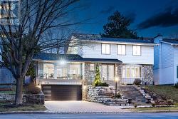 1958 NEEPAWA AVENUE  Ottawa, ON K2A 3L5