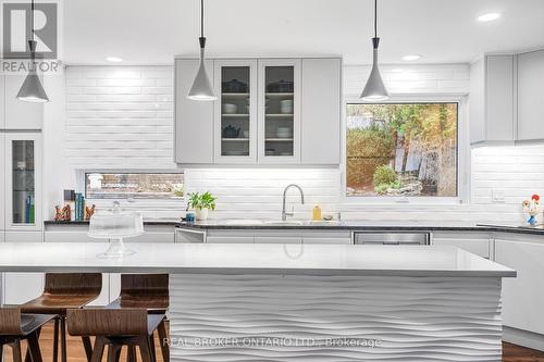 1958 Neepawa Avenue, Ottawa, ON - Indoor Photo Showing Kitchen With Upgraded Kitchen