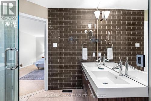 1958 Neepawa Avenue, Ottawa, ON - Indoor Photo Showing Bathroom