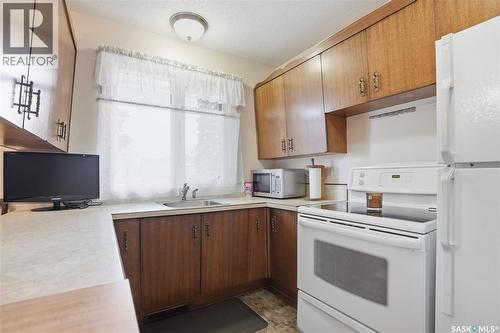 4 Malta Crescent, Saskatoon, SK - Indoor Photo Showing Kitchen