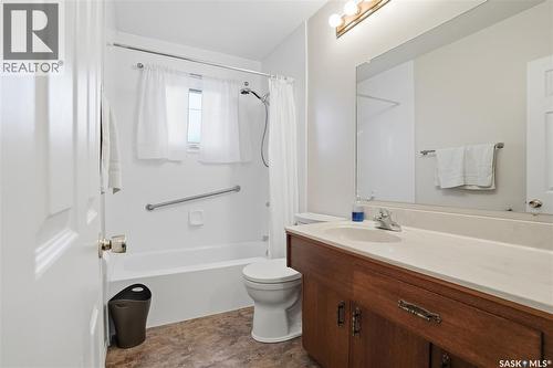 4 Malta Crescent, Saskatoon, SK - Indoor Photo Showing Bathroom