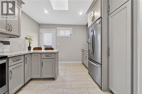 6 Kintyre Court, Caledonia, ON - Indoor Photo Showing Kitchen