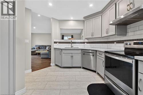 6 Kintyre Court, Caledonia, ON - Indoor Photo Showing Kitchen