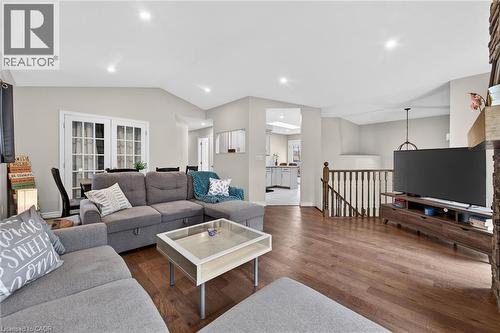 6 Kintyre Court, Caledonia, ON - Indoor Photo Showing Living Room