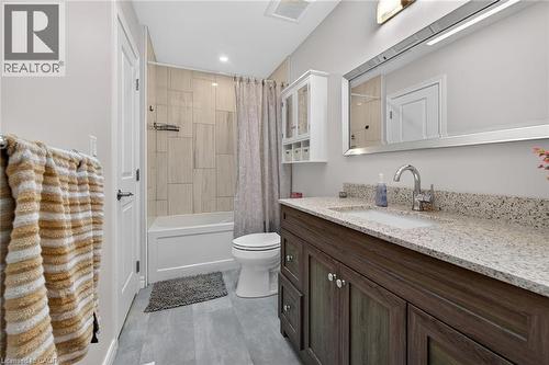 6 Kintyre Court, Caledonia, ON - Indoor Photo Showing Bathroom