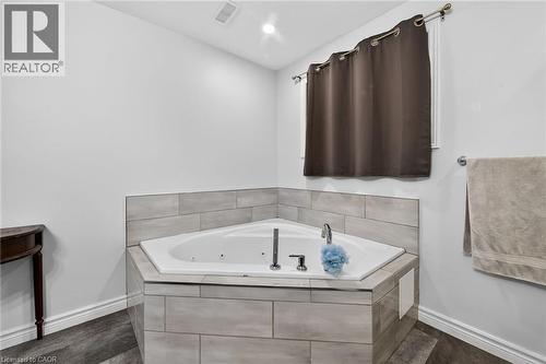 6 Kintyre Court, Caledonia, ON - Indoor Photo Showing Bathroom
