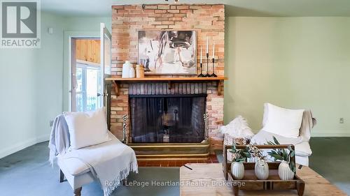 25 Wellington Street N, Goderich (Goderich (Town)), ON - Indoor Photo Showing Living Room With Fireplace