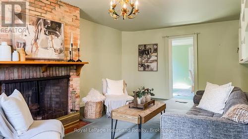 25 Wellington Street N, Goderich (Goderich (Town)), ON - Indoor Photo Showing Living Room With Fireplace