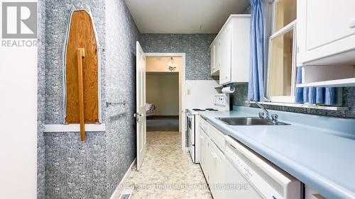 25 Wellington Street N, Goderich (Goderich (Town)), ON - Indoor Photo Showing Kitchen