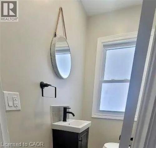 2 pc - 96 Orchard Avenue, Simcoe, ON - Indoor Photo Showing Bathroom