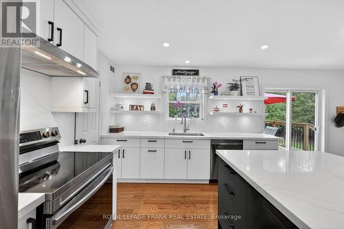 19 Trout Lane, Tiny, ON - Indoor Photo Showing Kitchen With Upgraded Kitchen