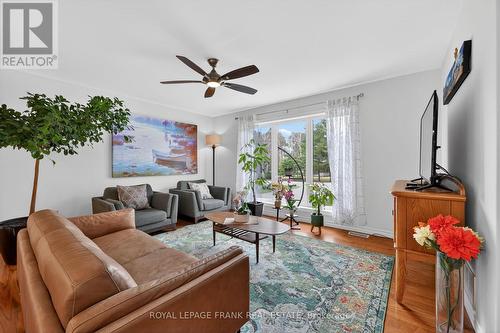 19 Trout Lane, Tiny, ON - Indoor Photo Showing Living Room